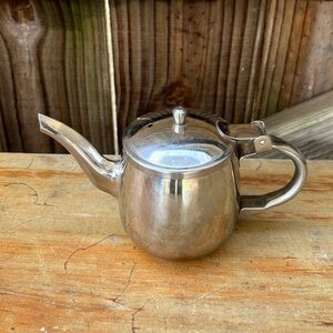 Vollrath Mirror Finish Stainless Steel Restaurant Style Hinged Creamer 10oz